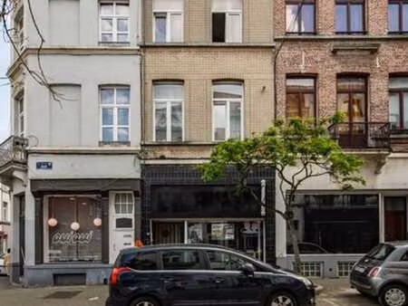 maison unifamiliale avec commerce  aménagés en 4 unités
