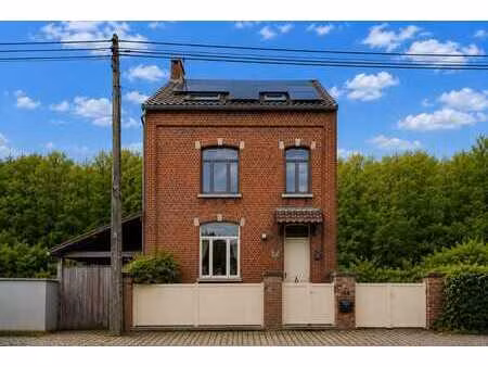 maison de caractere dans un ecrin de verdure à bousval