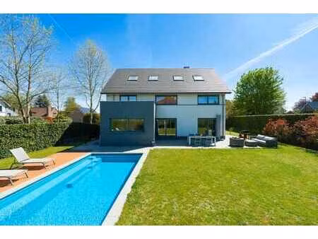 villa spacieuse et lumineuse au peb a+ !