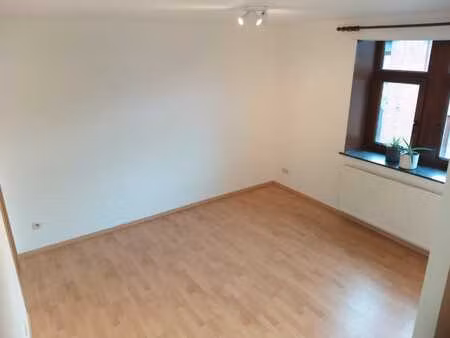 bel appartement d'une chambre dans un quartier très calme