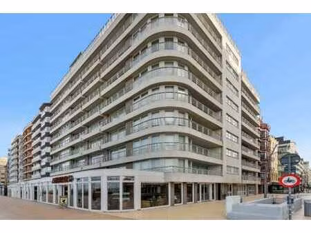 appartement exclusif de trois chambres avec garage  stiu...