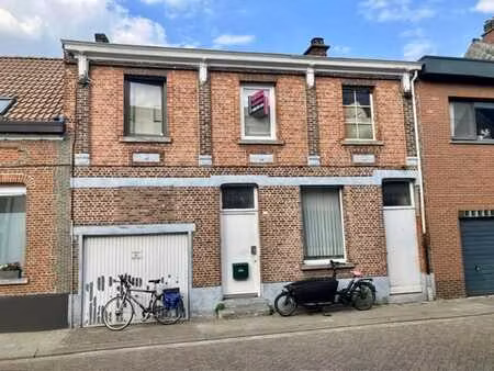 maison avec garage  jardin et entrée laterale