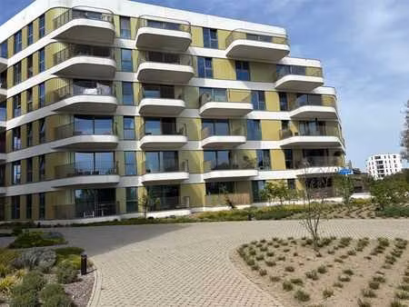 prachtig nieuwbouwappartement met 2 slaapkamers en staanplaa