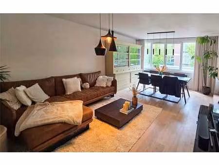 fijn en licht appartement met garagebox en staanplaats en...
