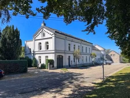bel immeuble de rapport avec 4 logements