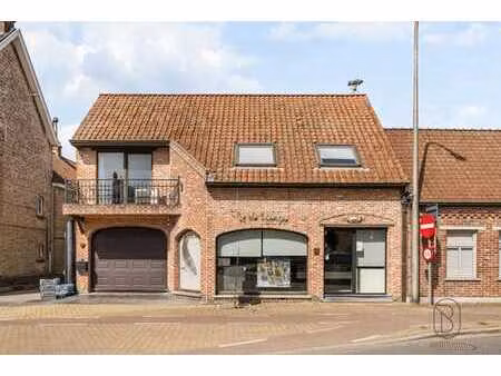 maison et espace commercial au centre de berchem-kluisbergen