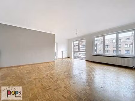 appartement 3 chambres avec terrasse et parking inclus