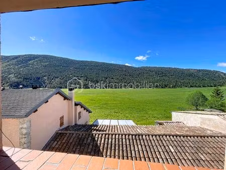 maison de village traversante avec vue sur la plaine – caille (06750)