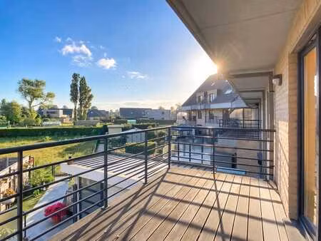 appartement bien entretenu de 2 chambres avec terrasse