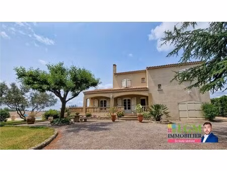 maison à vendre avec trois chambres  piscine  garage  avec charme et authenticité sur 4800