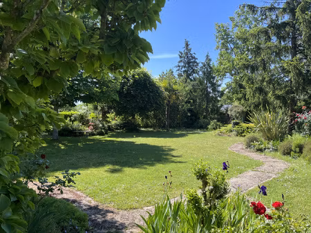 plain pied 178.5 m2 + dépendances + jardin 2.300 m2
