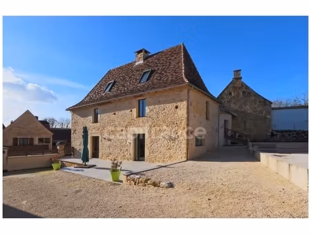maison de bourg avec piscine et jacuzzi – saint-martial-de-nabirat (24250)