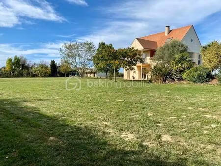 maison contemporaine de 269 30 m² à escures