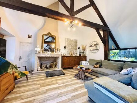 corps de ferme de 230 m² à sens