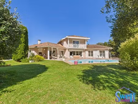 maison d'architecte t6 210m² sur 2000m² de jardin clos avec pi