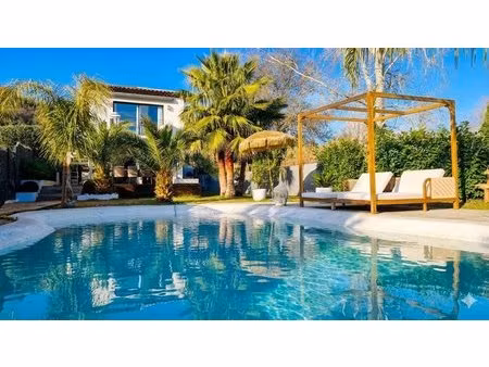 la colle villa contempraine design avec piscine lagon