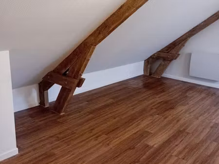 location appartement 4 pièces 42 m² à baugé-en-anjou (49150)  490 €