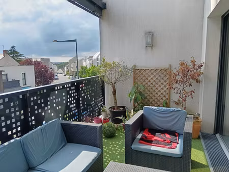 t3 récent plein centre avec terrasse