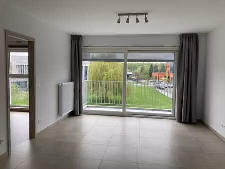 très bel appartement récent 1ch  balcon  parking et cave