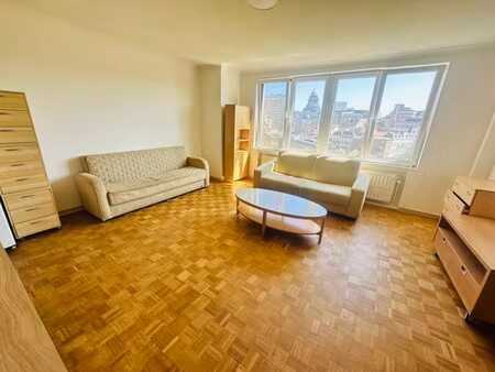 studio meublé avec vue panoramique – saint-gilles
