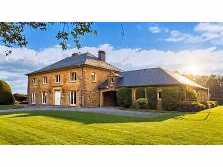 très belle maison de maitre en pierre avec annexe sur 36 ar