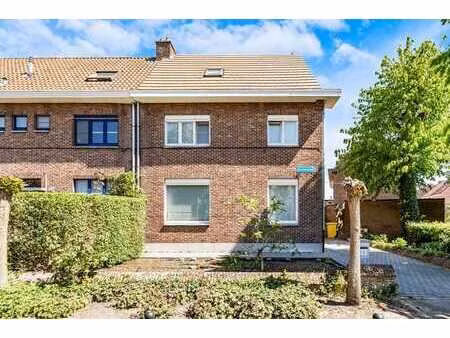 ruime gezinswoning met 3 (mogelijk 5) slaapkamers