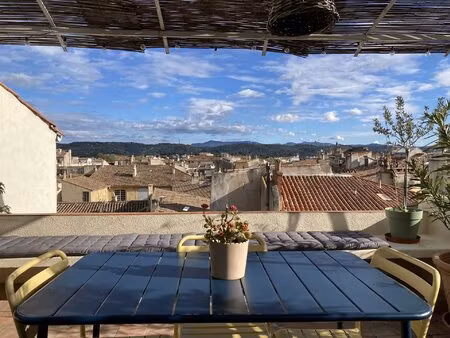 rare-centre historique-appartement de charme avec terrasse panoramique.