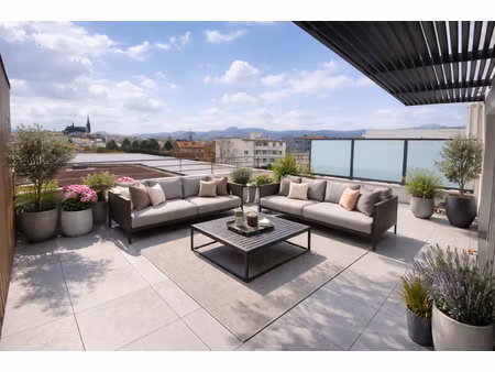 habitable de suite : dernier étage avec une superbe terrasse §