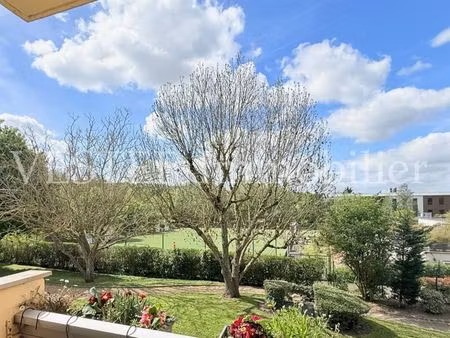 sur jardin sans vis à vis  4 pièces avec 3 chambres avec balcon et parking