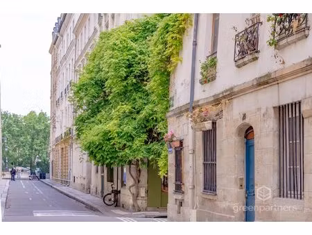 rare pied-à-terre sur l'île saint-louis