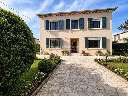 maison 6 pièce(s) 147.45 m2  4 chambres 1 sde  1 sdb  2 wc  garage de 19 30m2  jardin