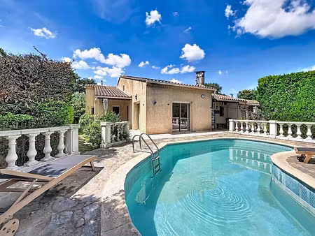 villa châteauneuf de gadagne 166m2  5 chambres  jardin  piscine