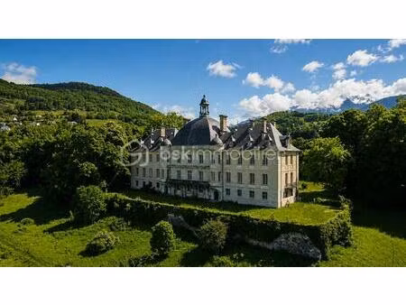 t2 au dernier étage dans le château d'herbeys