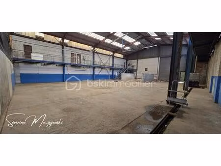 batiment de 1300 m²