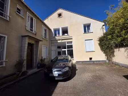 montargis à 100 mètres de la marina et du canal – studio en parfait état vendu meublé