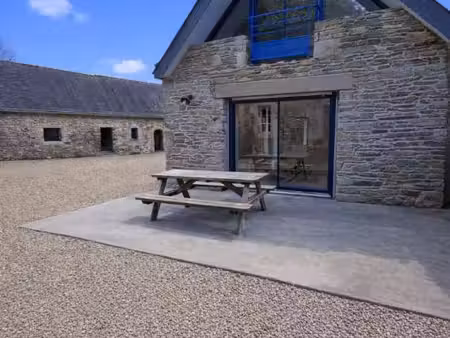 propriété de charme avec 2 longères rénovées + dépendance à 500 m des plages )