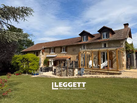maison 11 pièce(s)  négrondes