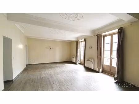 nimes centre ecusson superbe p5 de 123 m2 avec balcon dans immeuble de charme propose par.