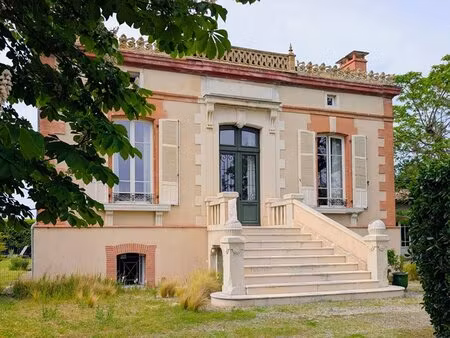 maison de maître de 282 m² avec 5 chambres  dépendance et piscine sur terrain de 1585 m²