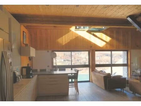 penthouse duplex rénové de 3 chambres avec vue sur le lac  proche de la télécabine (a)...