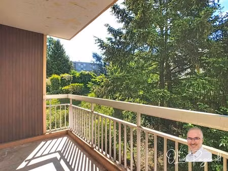 t2 hypercentre  lumineux avec balcon et vue sur jardins