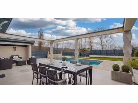 maison avec piscine et jardin bourgoin-jallieu (38)