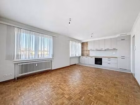 appartement 1 chambre avec une belle vue et idéalement situé
