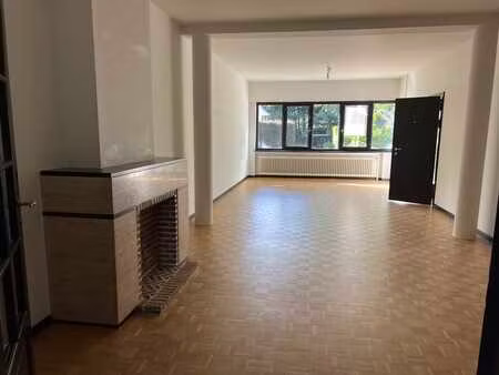 appartement rénové 1 chambre avec jardin sud et atelier