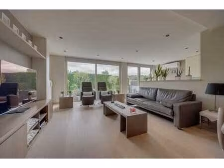 superbe appartement à proximité du centre situé verdoyant