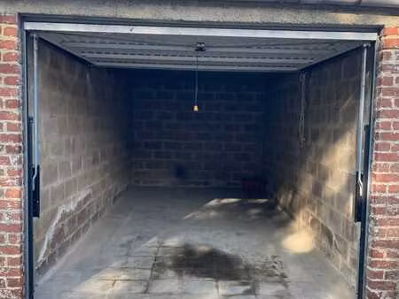 garage fermé à louer
