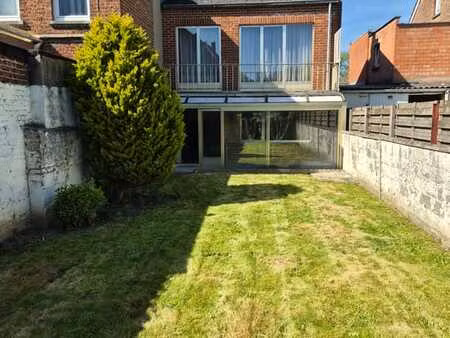 maison à rénover 2 chambres  grand garage et jardin