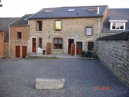 petite maison en pierres
