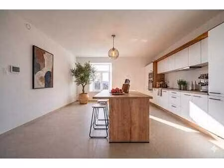 magnifique duplex haut-standing de 2 chambres avec jardin