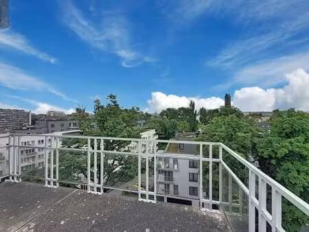superbe appartement 3ch lumineux avec terrasse et box fermé